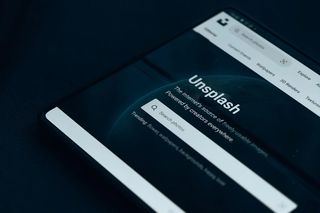 Vue rapprochée d’un ordinateur portable affichant la page de connexion Pexels, mettant en valeur une interface numérique moderne.